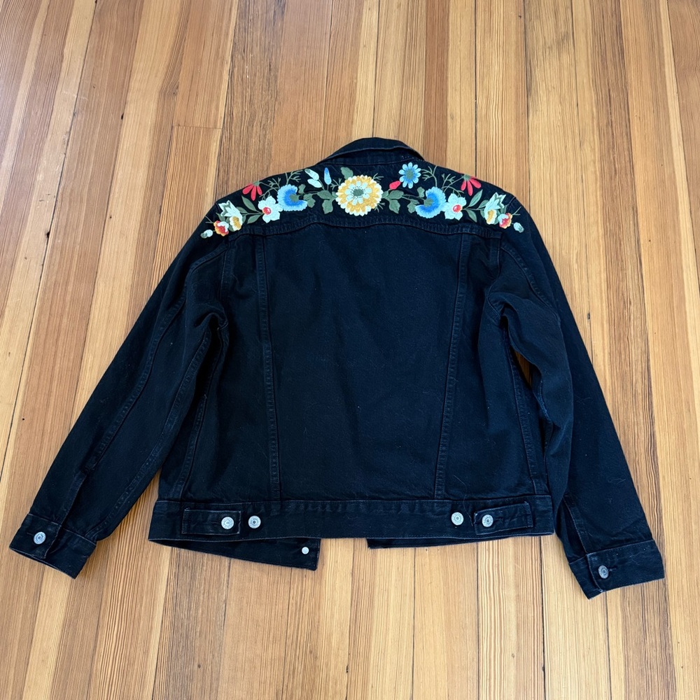 Levi's Black Denim Jacket with Floral Embroidery - Picture 8 of 8
